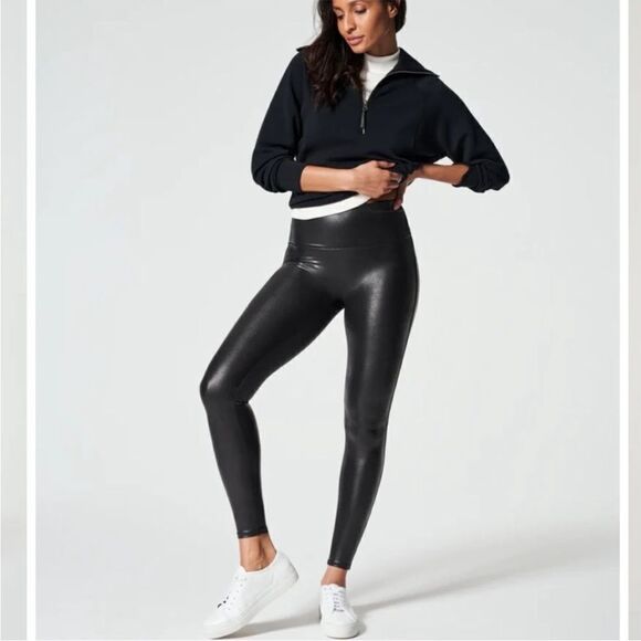 EXCELLENT CONDITION WOMEN’S MEDIUM SPANX BLACK FAUX LEATHER HI-WAISTED LEGGINGS - Picture 2 of 10